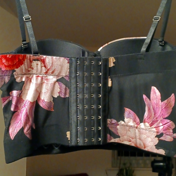 Cute corset cropped top! - Picture 3 of 8